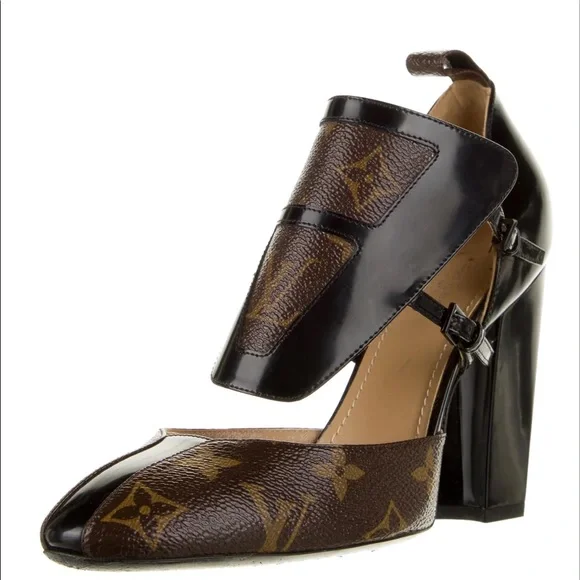 🎉🎉HOST PICK ♥️🎉❤️❤️ Louis Vuitton Leather D'Orsay Pumps
Black❤️❤️ - Picture 1 of 5